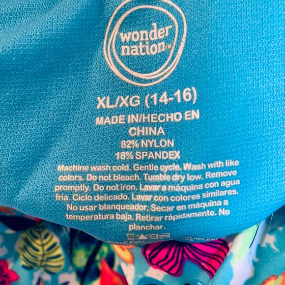 Going to the tropics and I’m going in the water #A10 - Picture 5 of 7